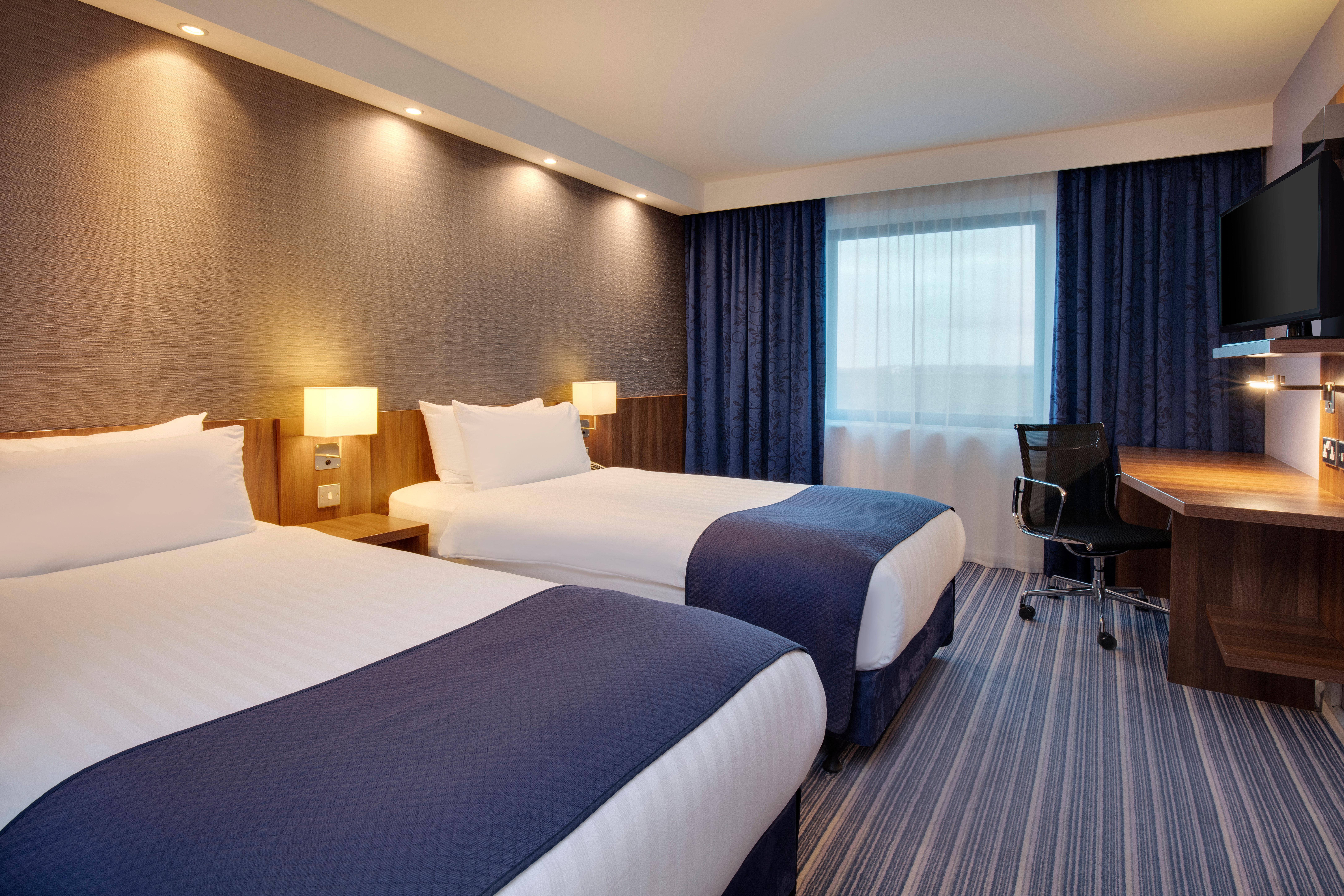 Express London Heathrow T5 By Ihg Hotel 3*