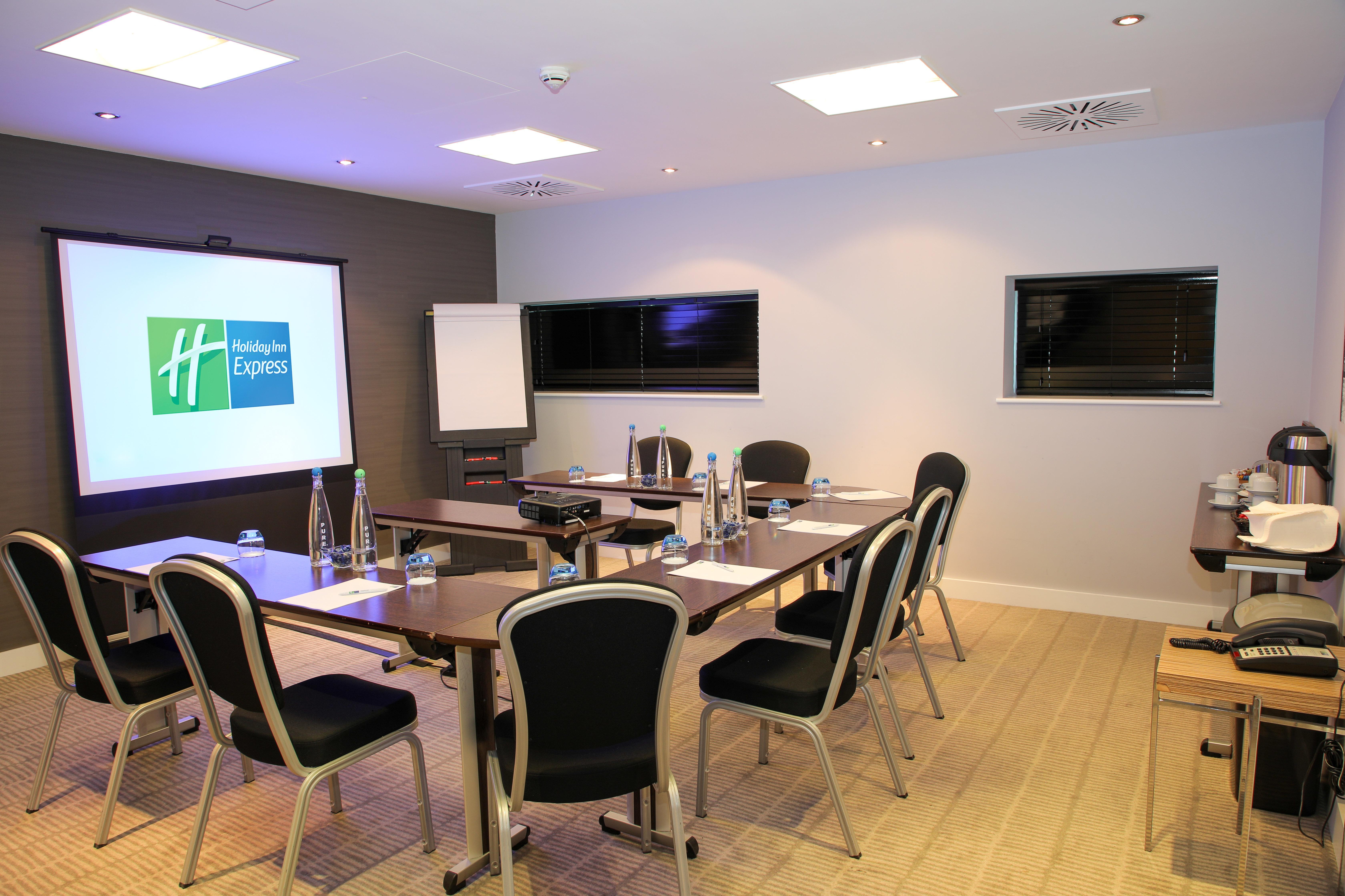 Hotel Express London Heathrow T5 By Ihg 3*