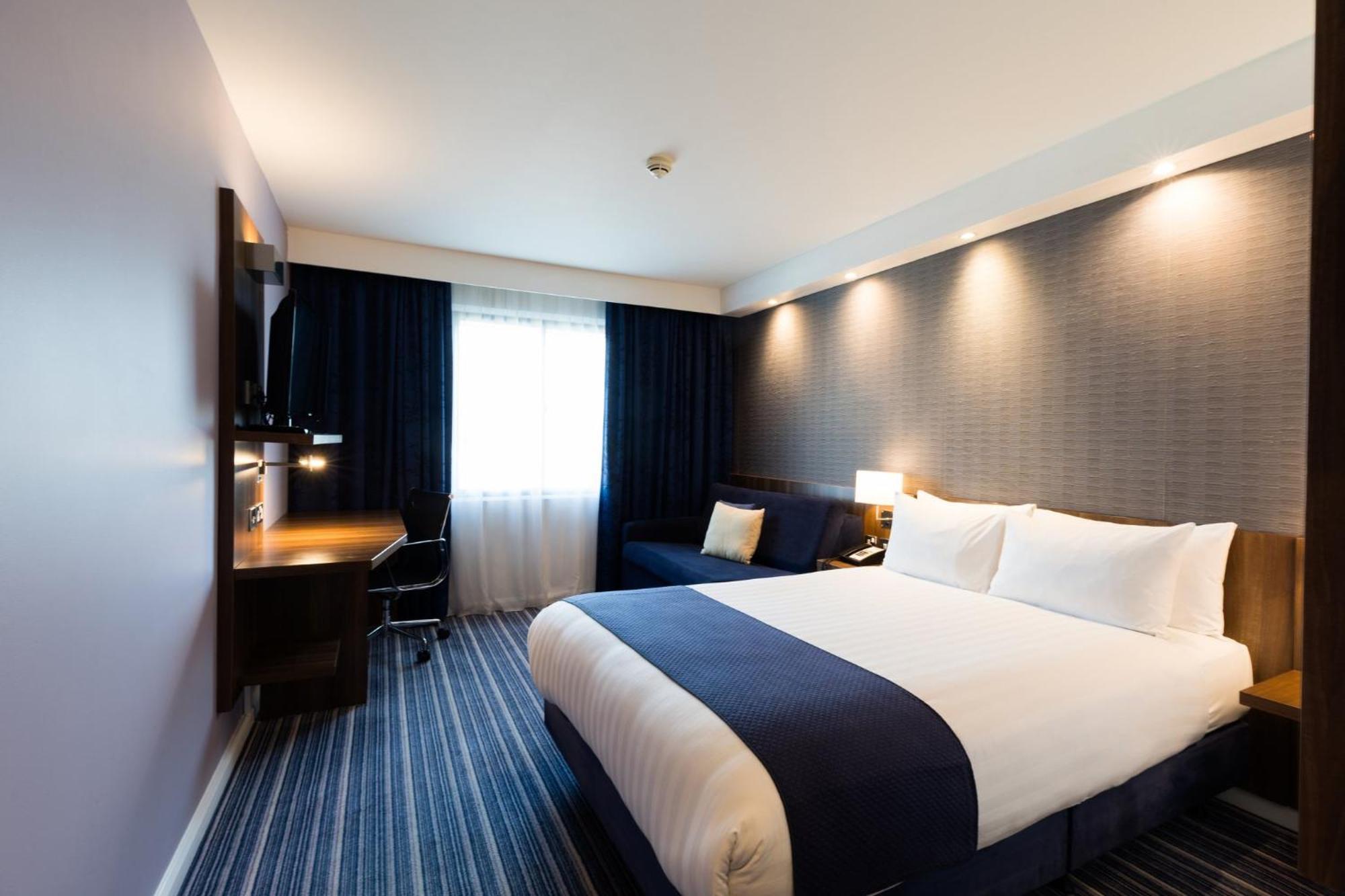 Express London Heathrow T5 By Ihg 3* Slough