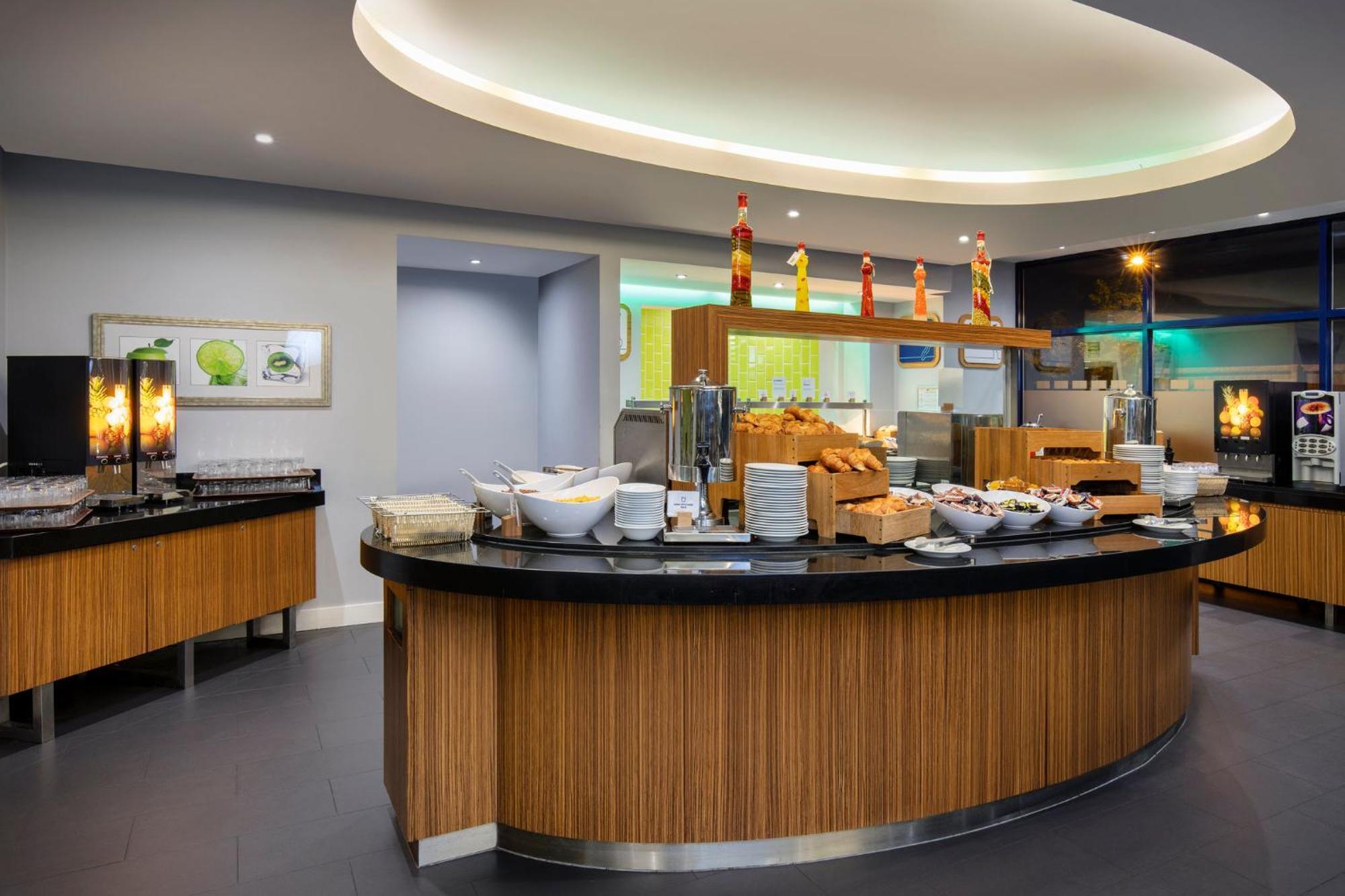 Hotel Express London Heathrow T5 By Ihg 3*