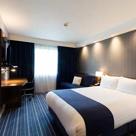 Holiday Inn Express London Heathrow T5 By Ihg Slough Exterior photo