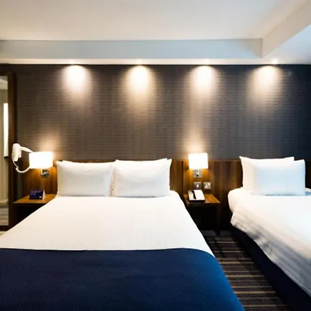 Holiday Inn Express London Heathrow T5 By Ihg Slough Buitenkant foto