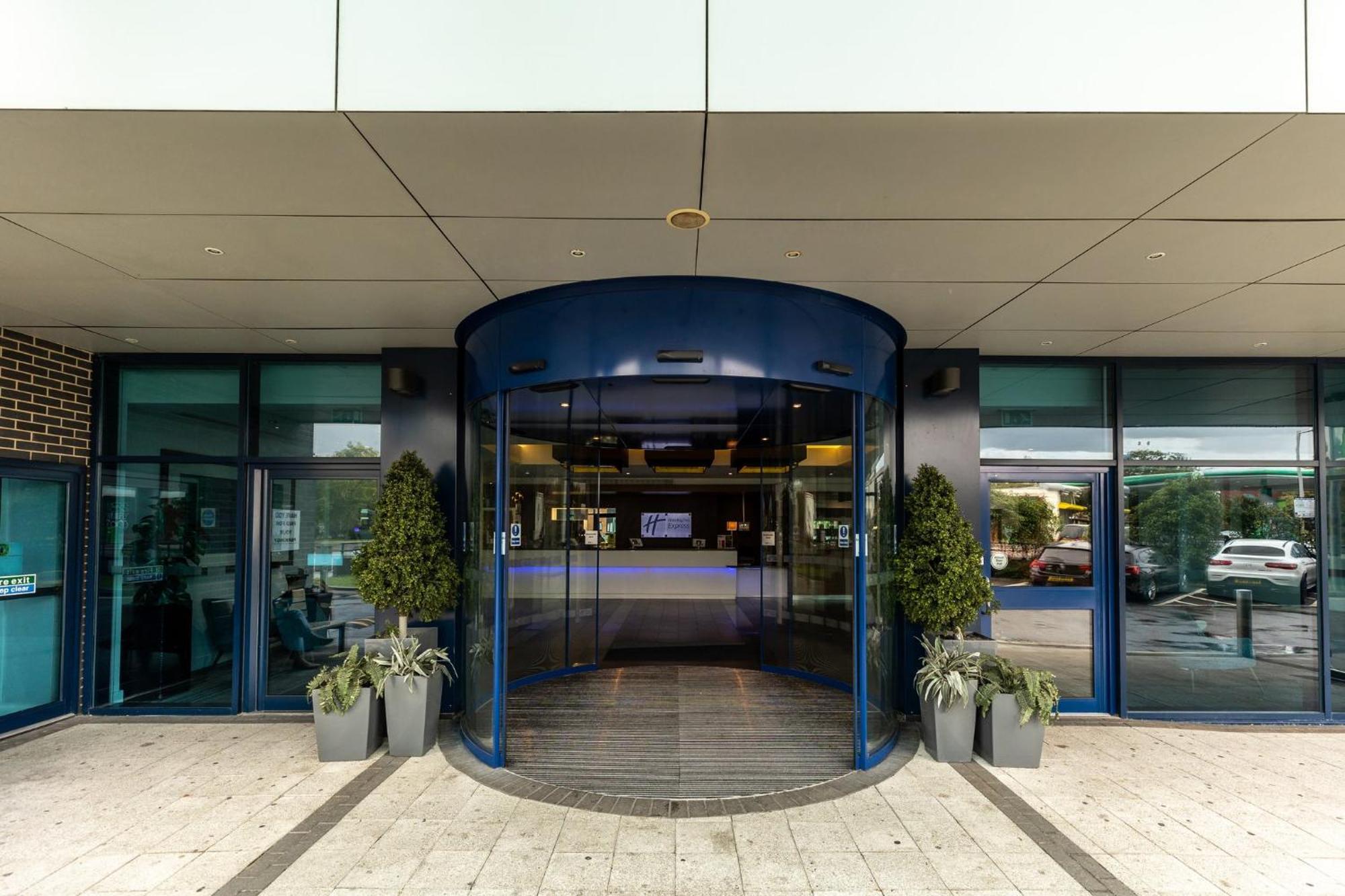 Express London Heathrow T5 By Ihg Hotel