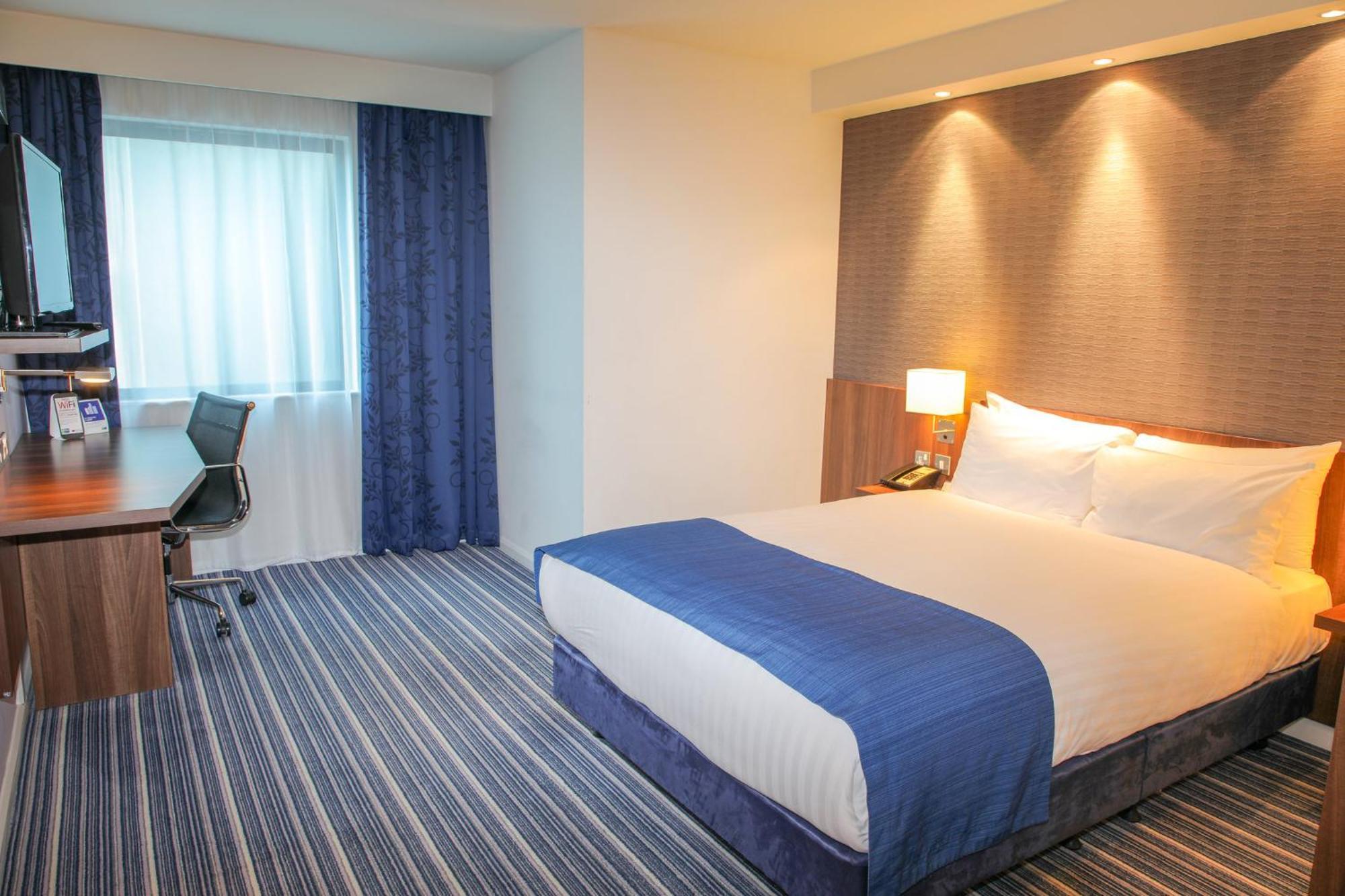 Express London Heathrow T5 By Ihg Hotel 3*