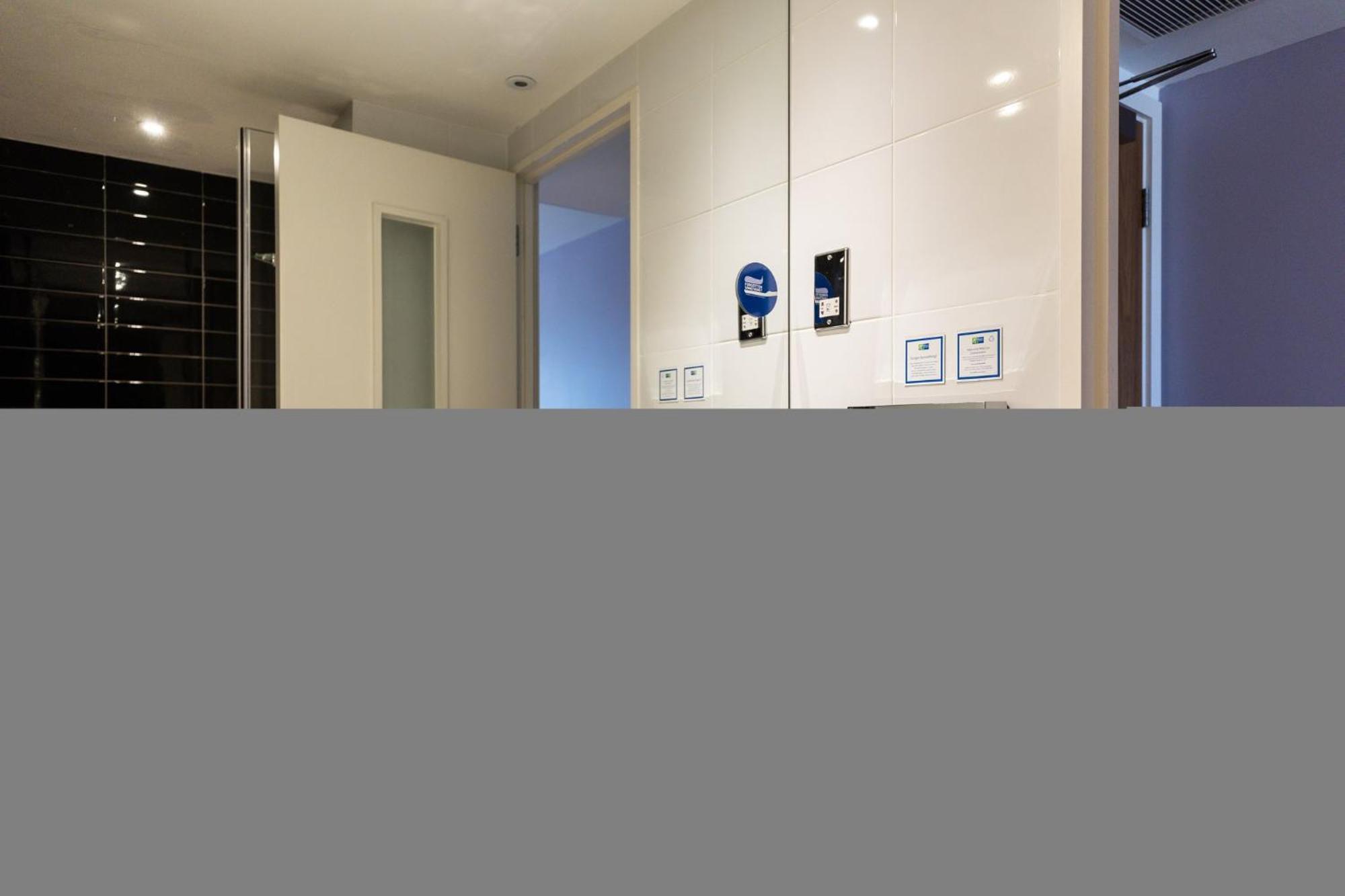 Express London Heathrow T5 By Ihg Hotel