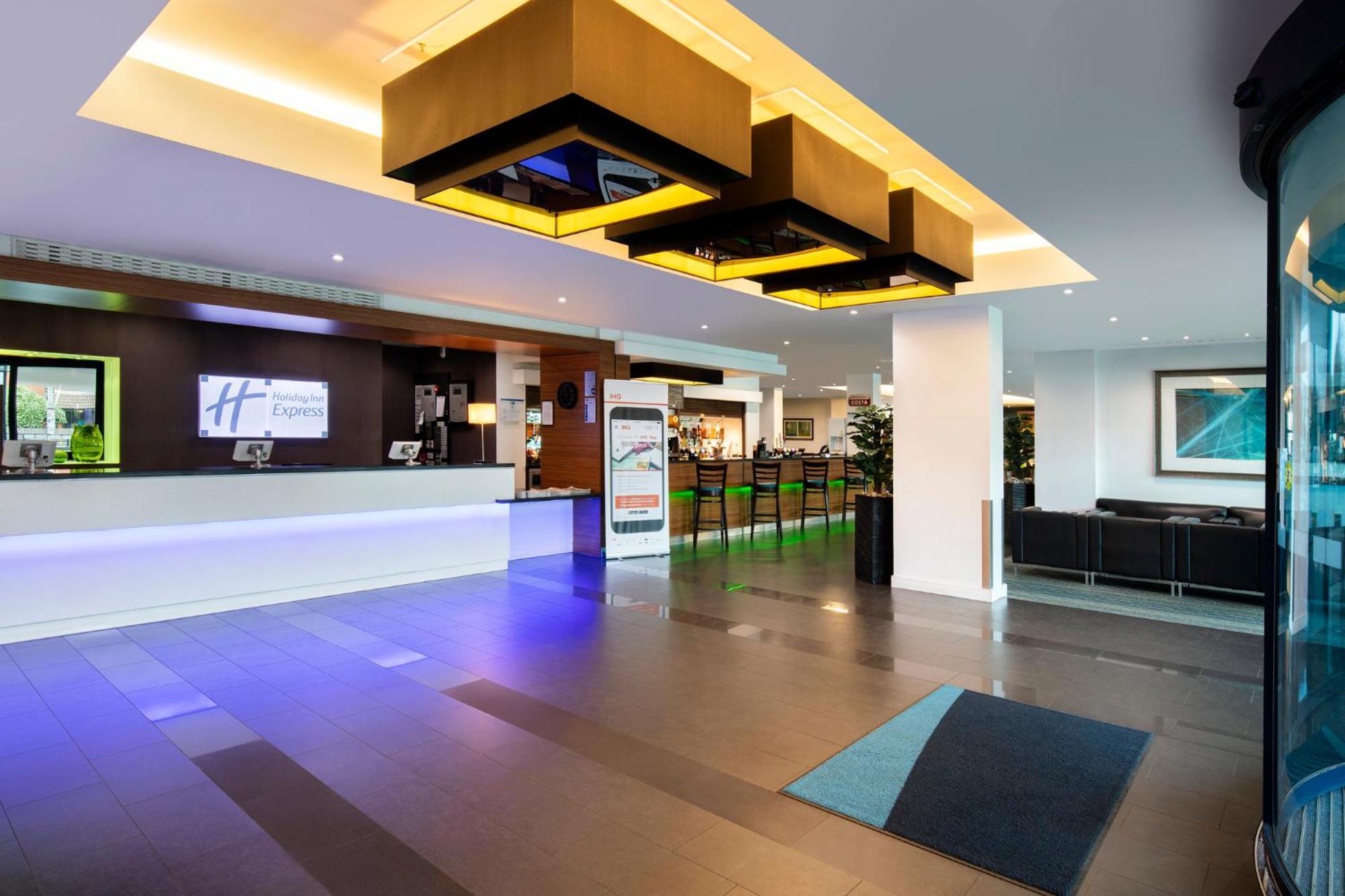 Express London Heathrow T5 By Ihg Hotel 3*