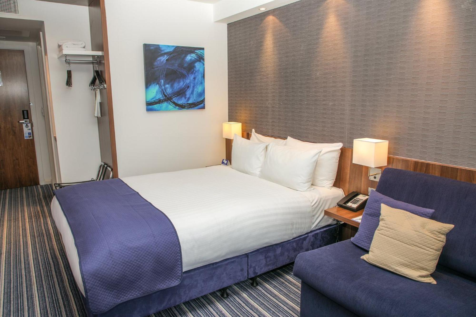Express London Heathrow T5 By Ihg Hotel